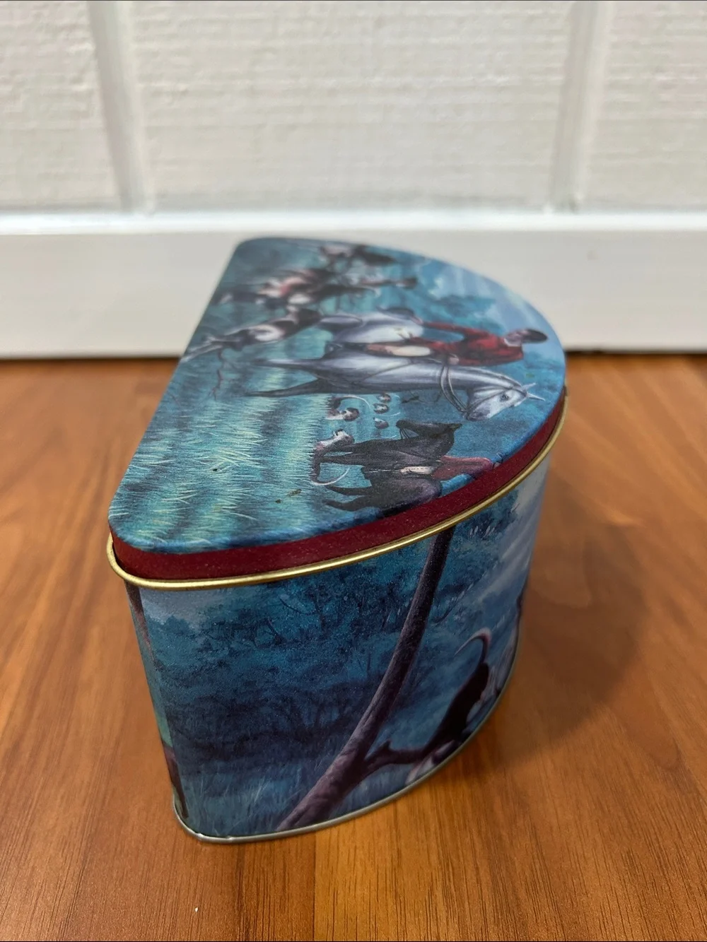 Vintage Lithographed Equestrian Hunt Scene Tin Box